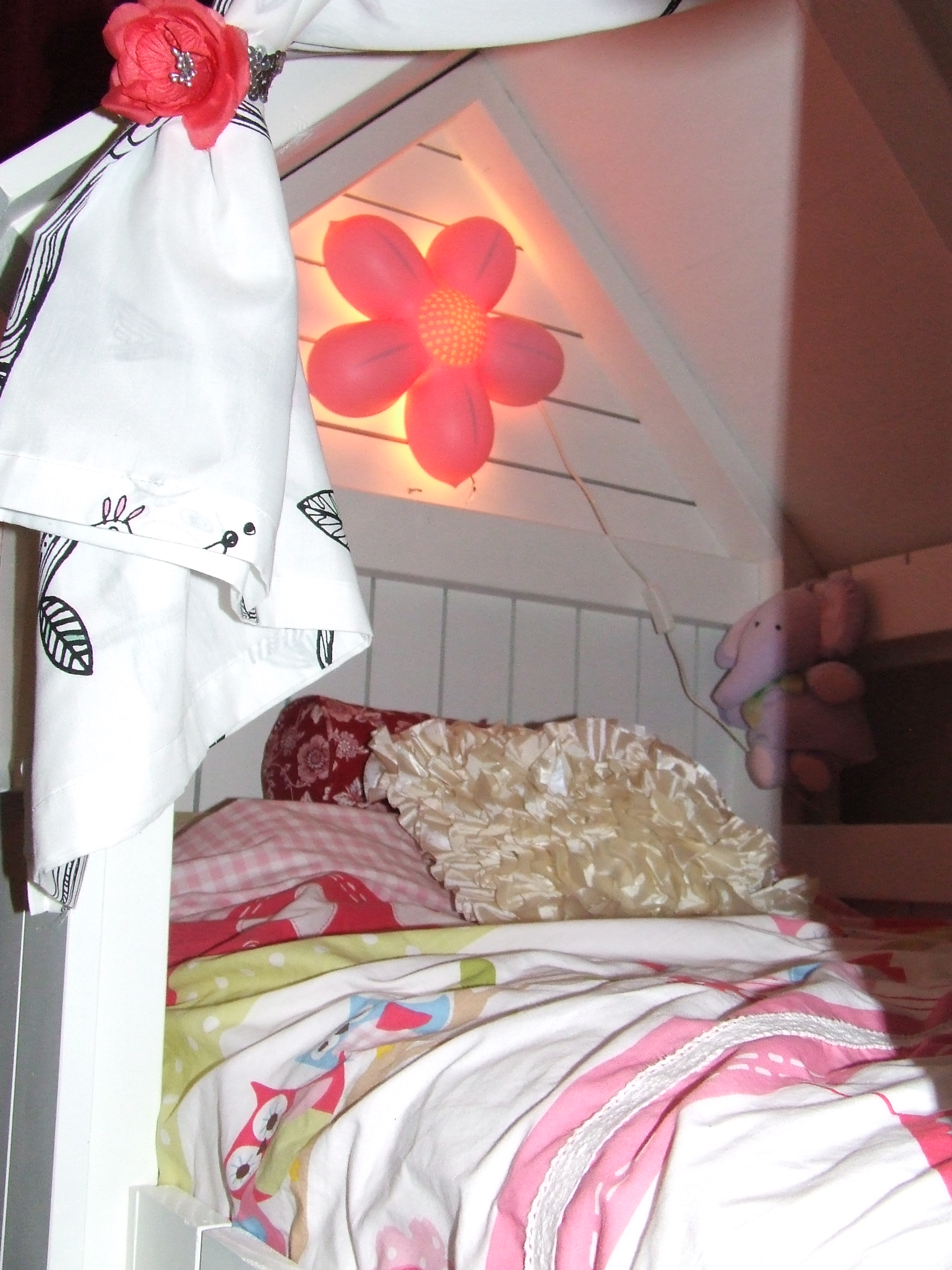 Ana White beach hut bed DIY Projects